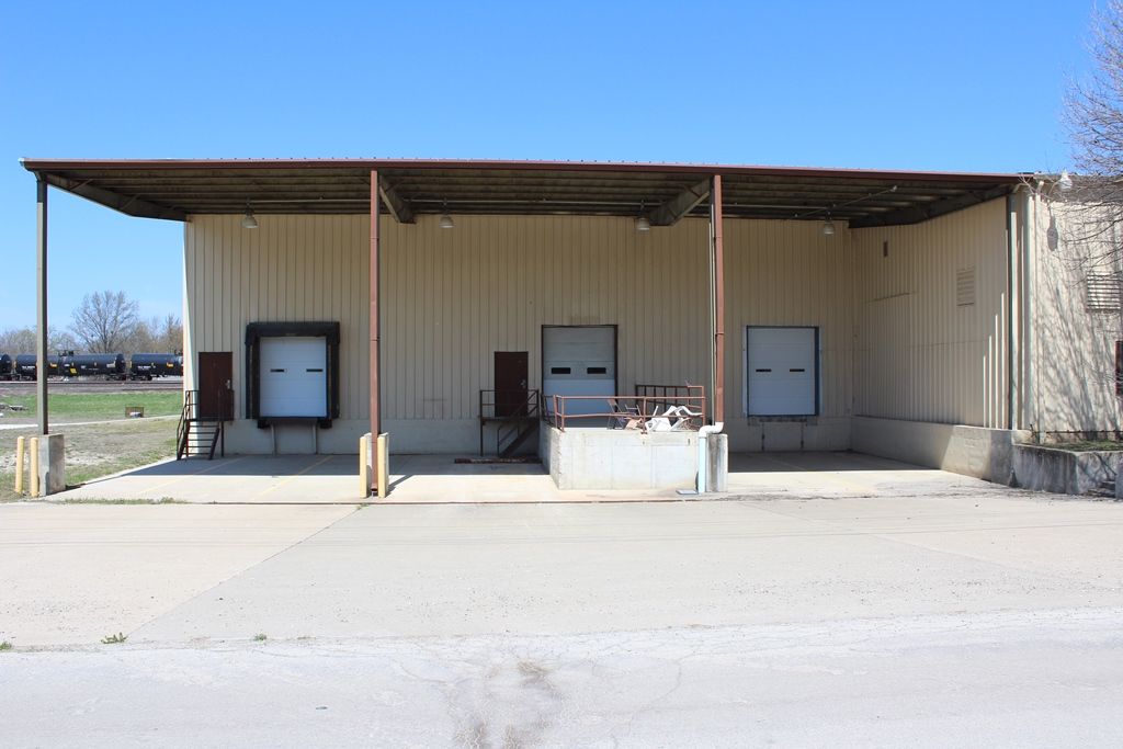 445 E Helm St, Brookfield, MO 64628